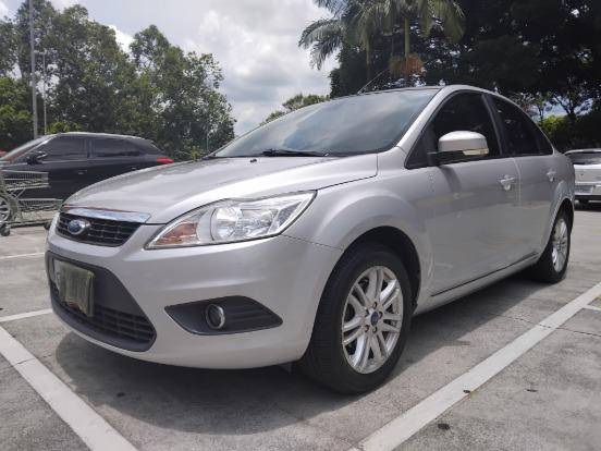 FORD FOCUS 2.0 GHIA SEDAN 16V FLEX 4P MANUAL